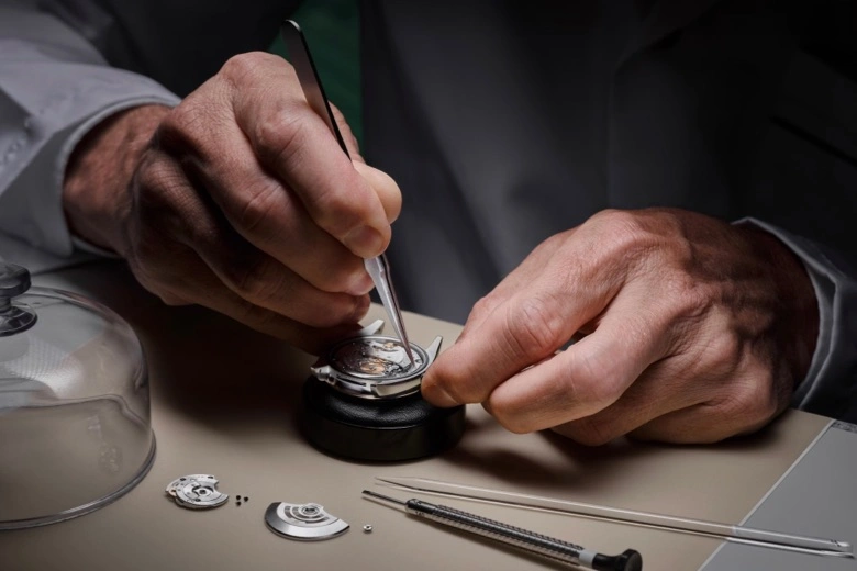 Assembling Rolex Watch - Chung Fatt Kee